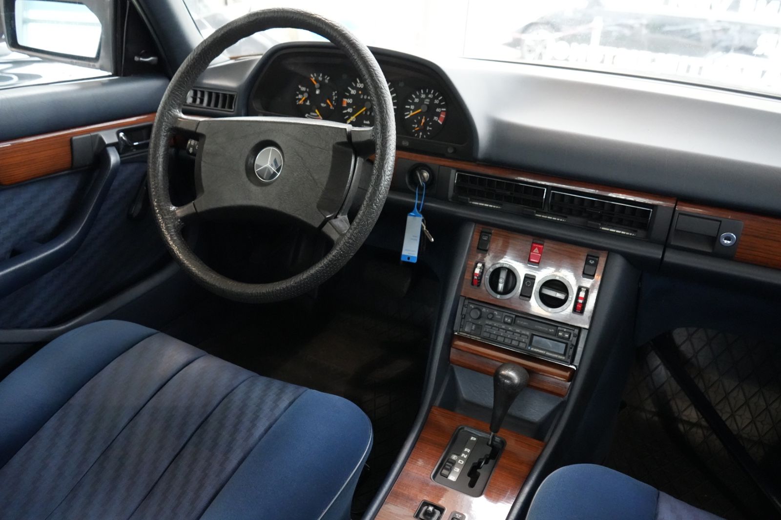 Mercedes-Benz 260 – Bild 5