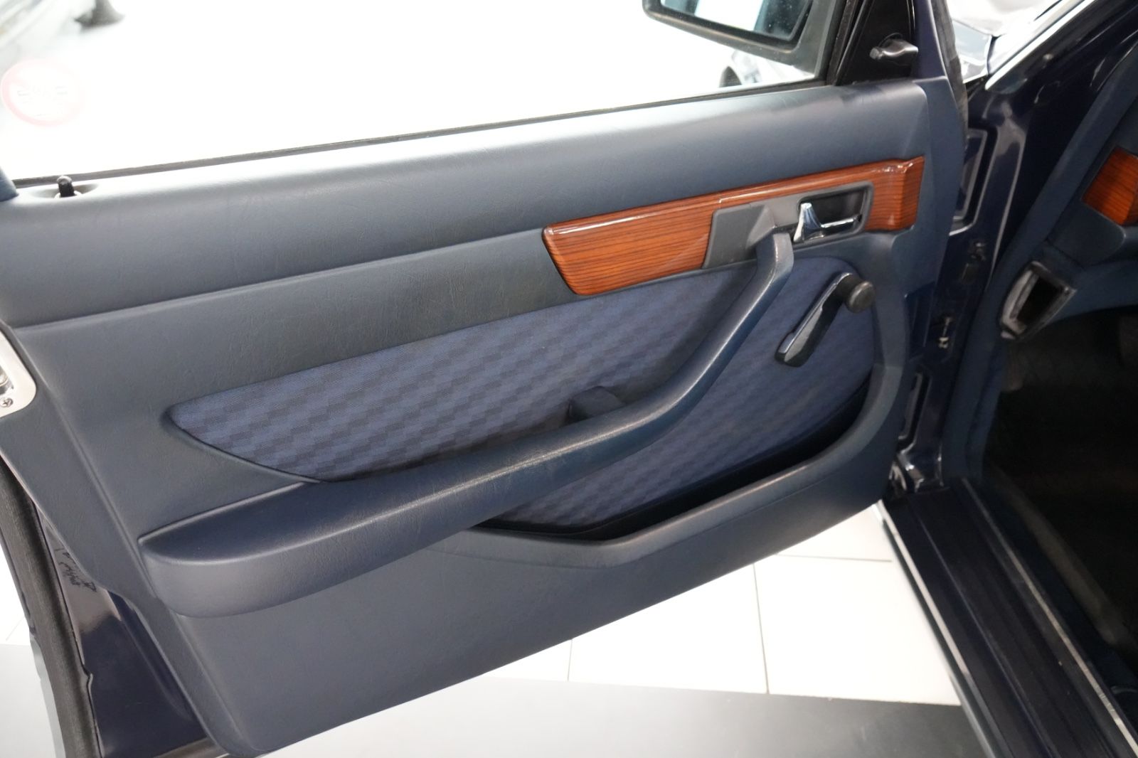 Mercedes-Benz 260 – Bild 10