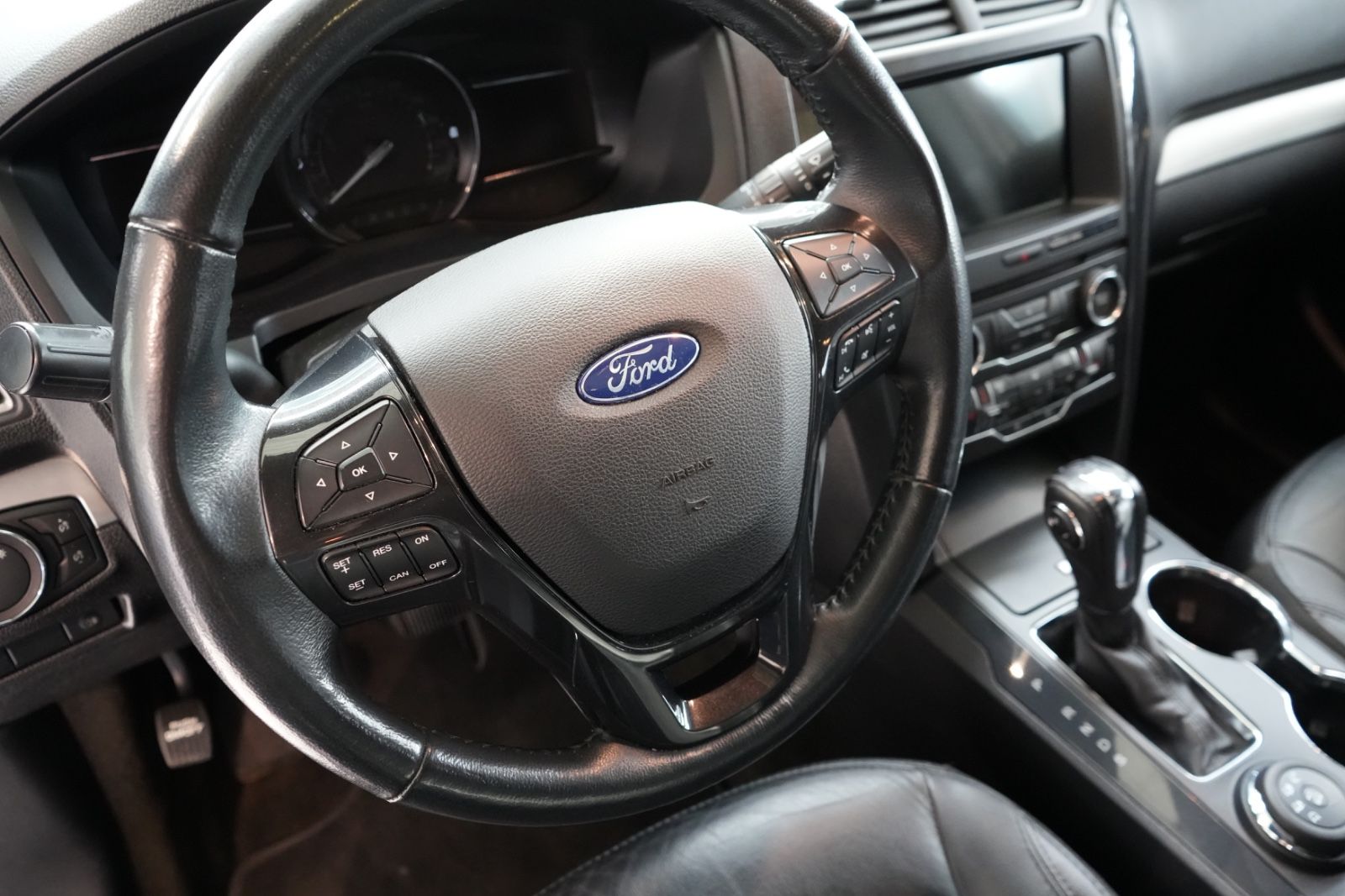 Ford Explorer – Bild 10
