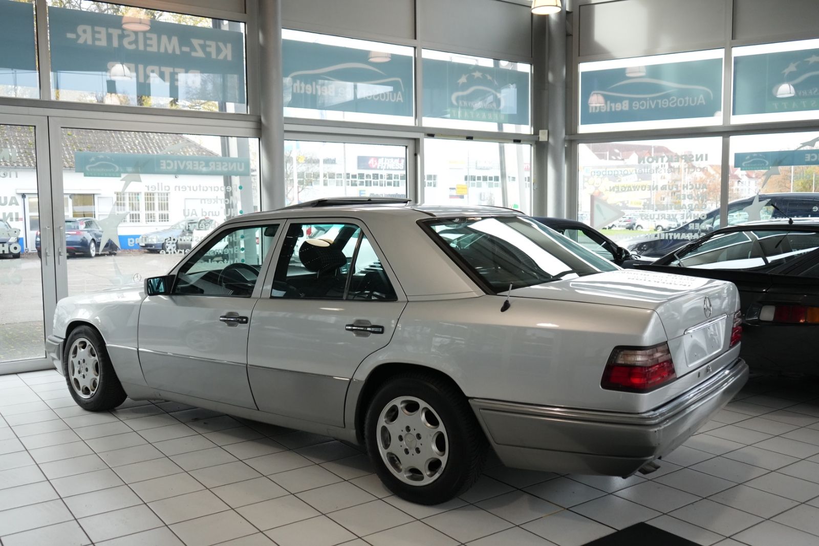 Mercedes-Benz 280 – Bild 3
