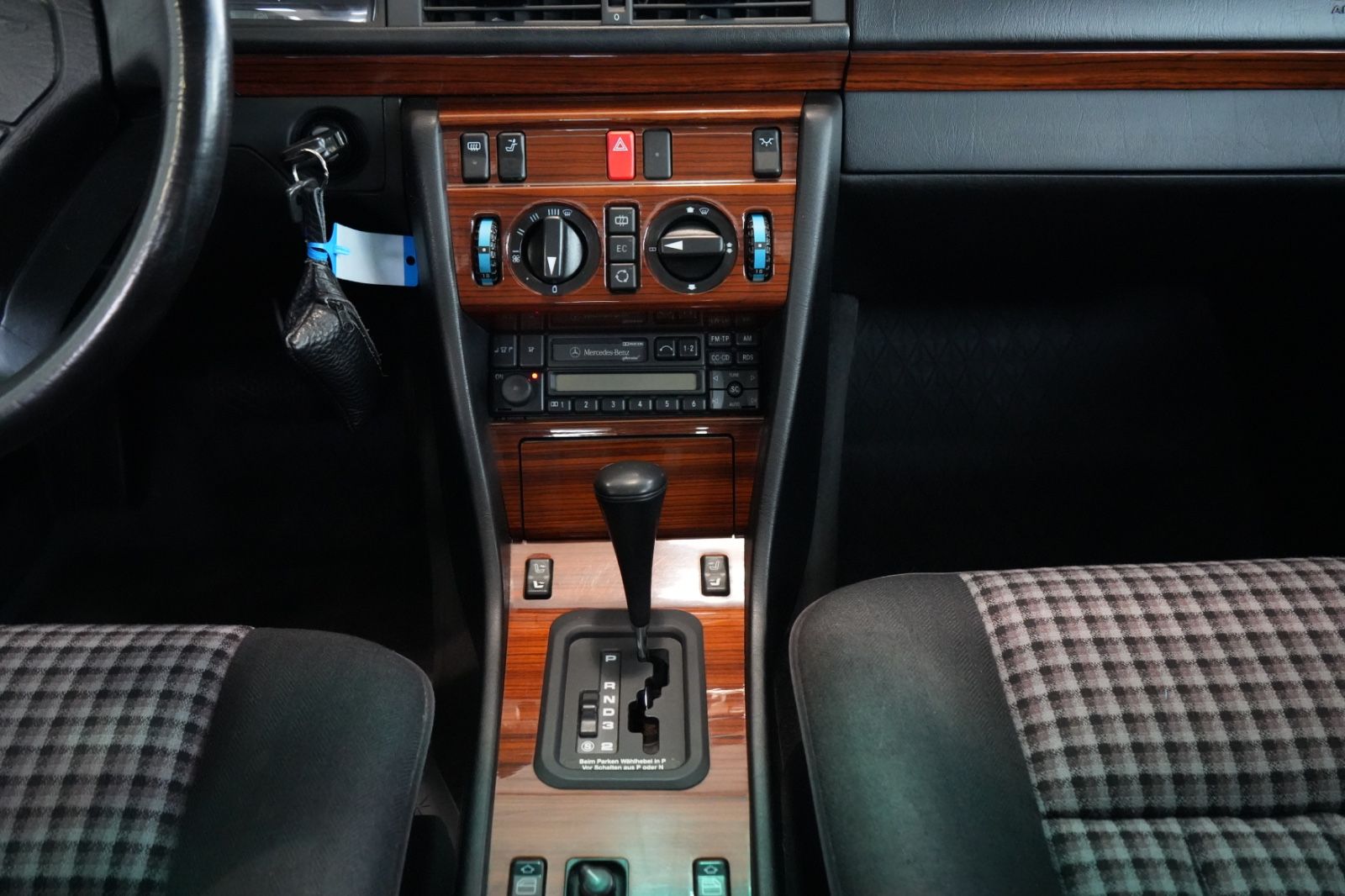 Mercedes-Benz 280 – Bild 9