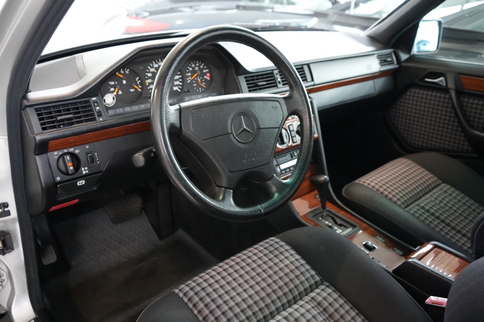Mercedes-Benz 280 – Bild 6