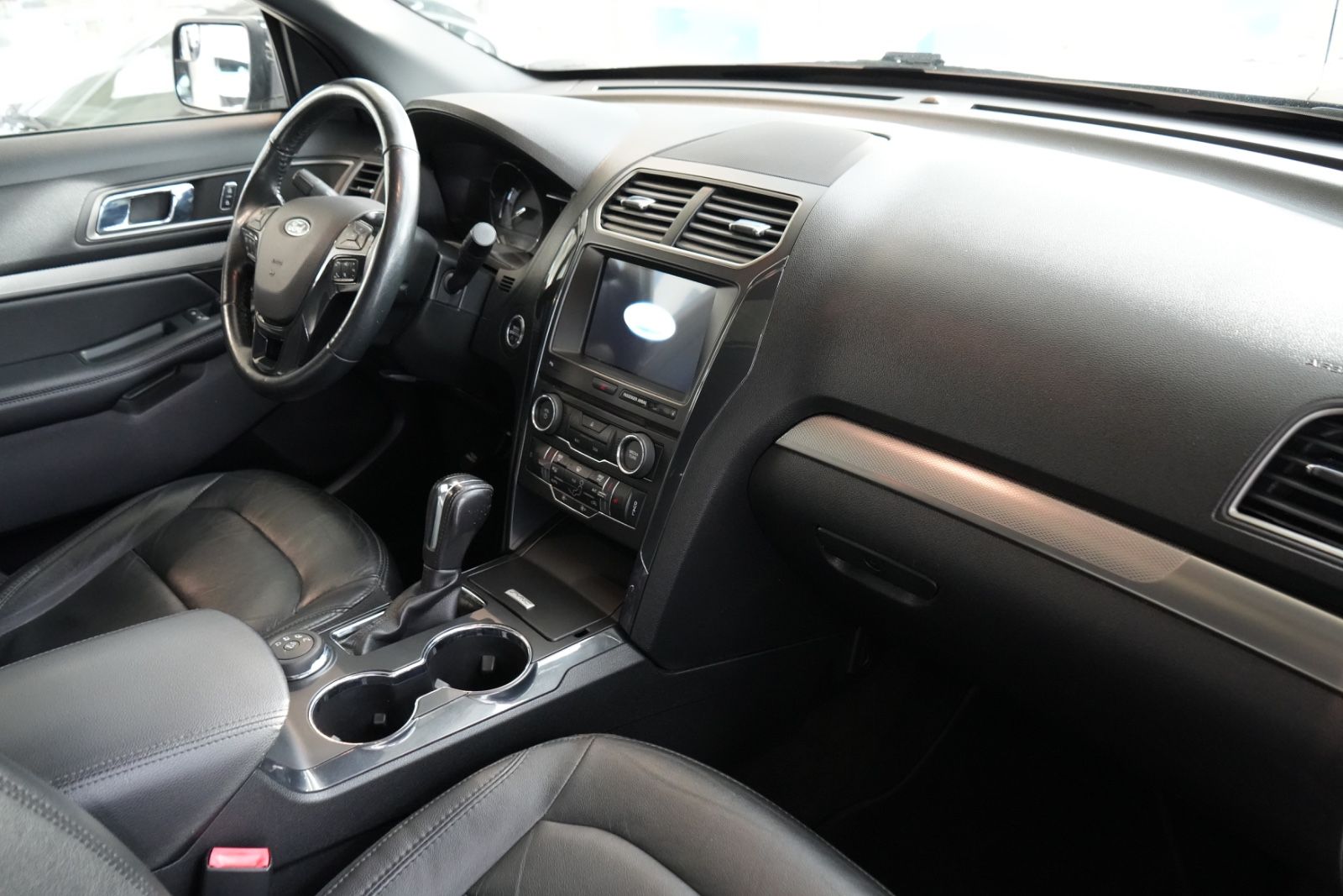 Ford Explorer – Bild 11