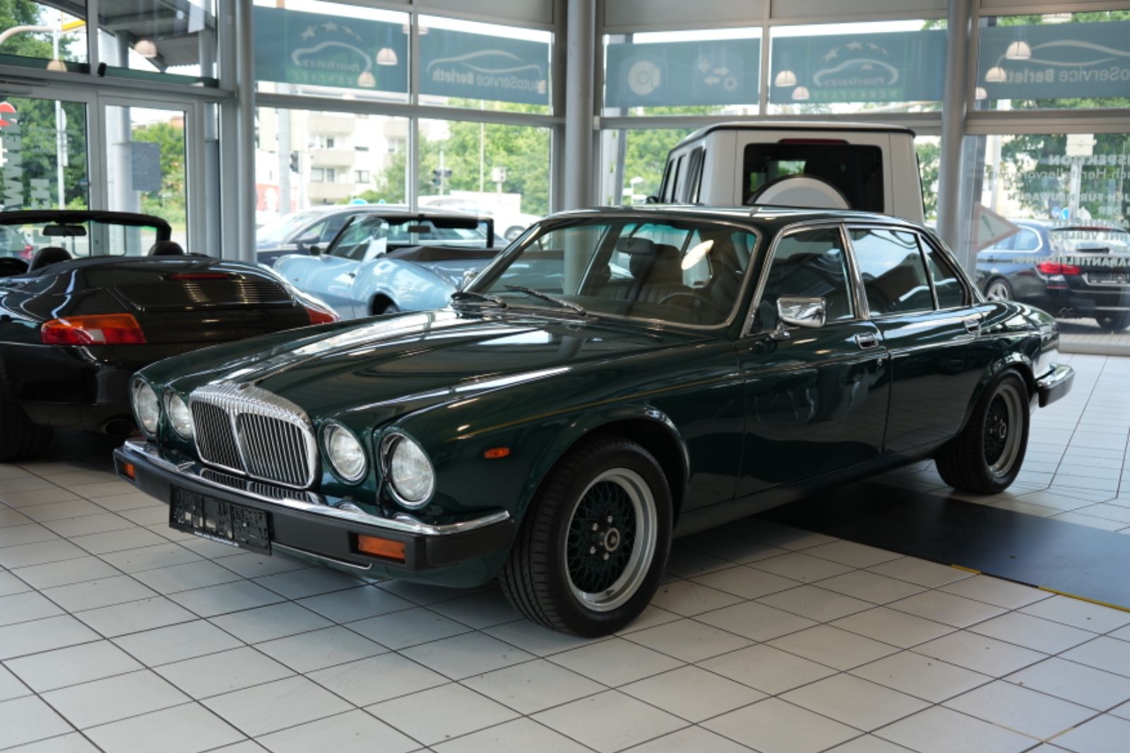 Jaguar XJ