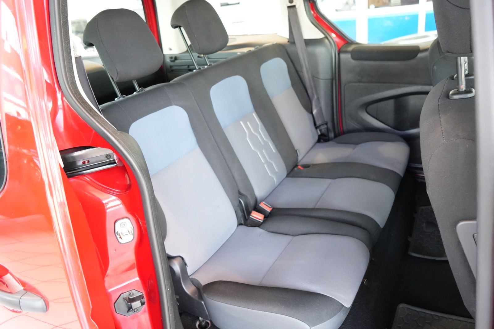 Peugeot Partner – Bild 9