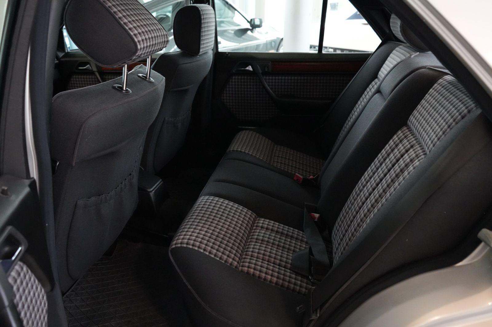 Mercedes-Benz 280 – Bild 10