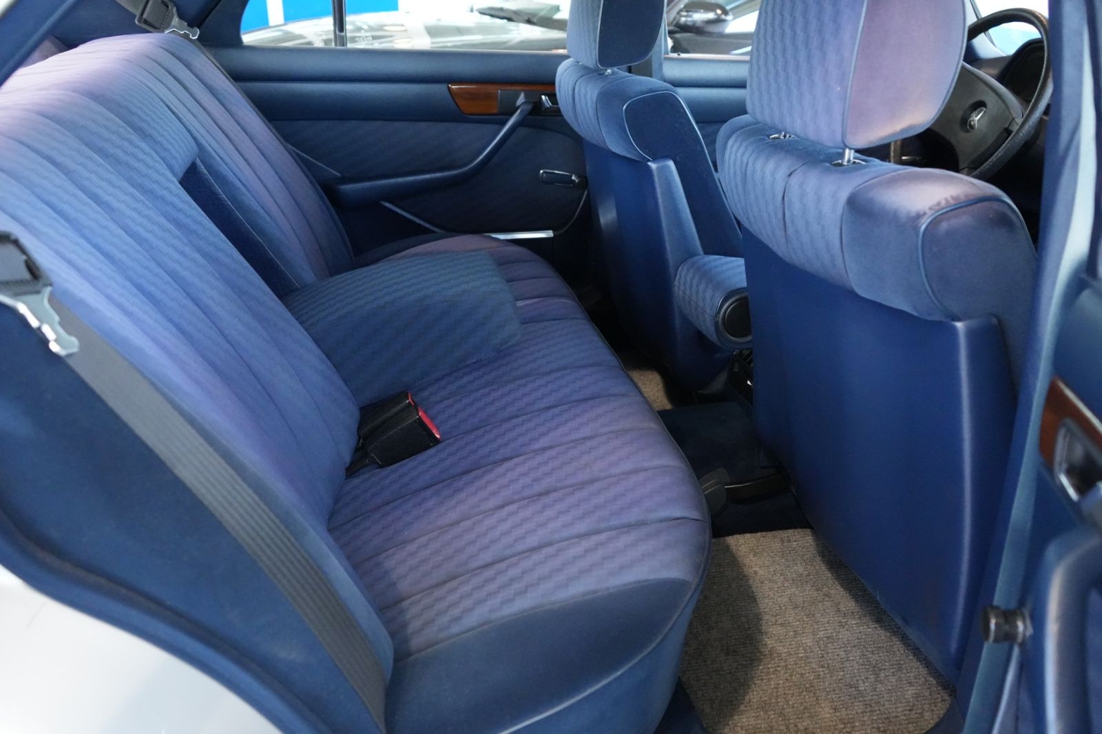 Mercedes-Benz 280 – Bild 9