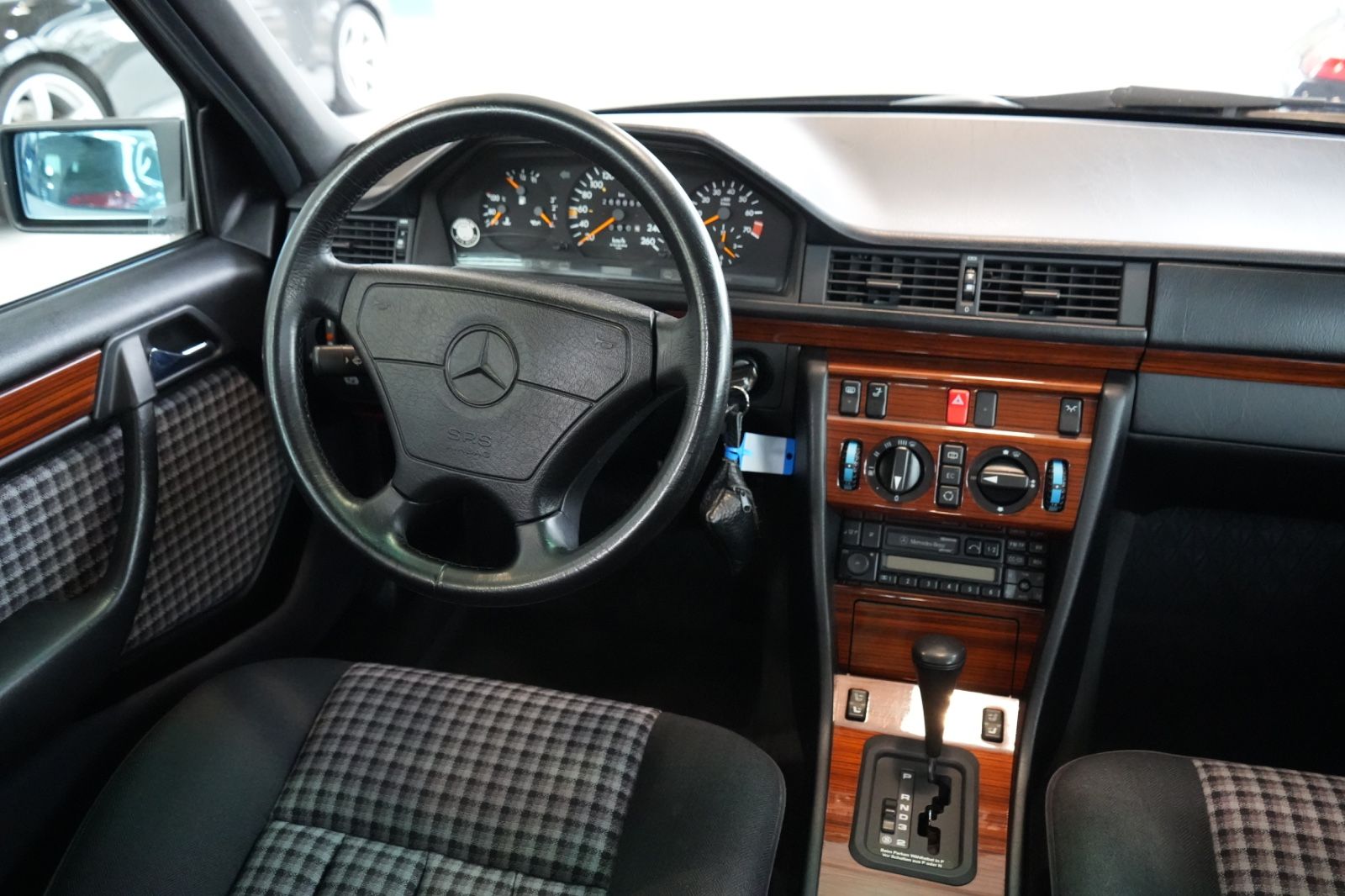 Mercedes-Benz 280 – Bild 5