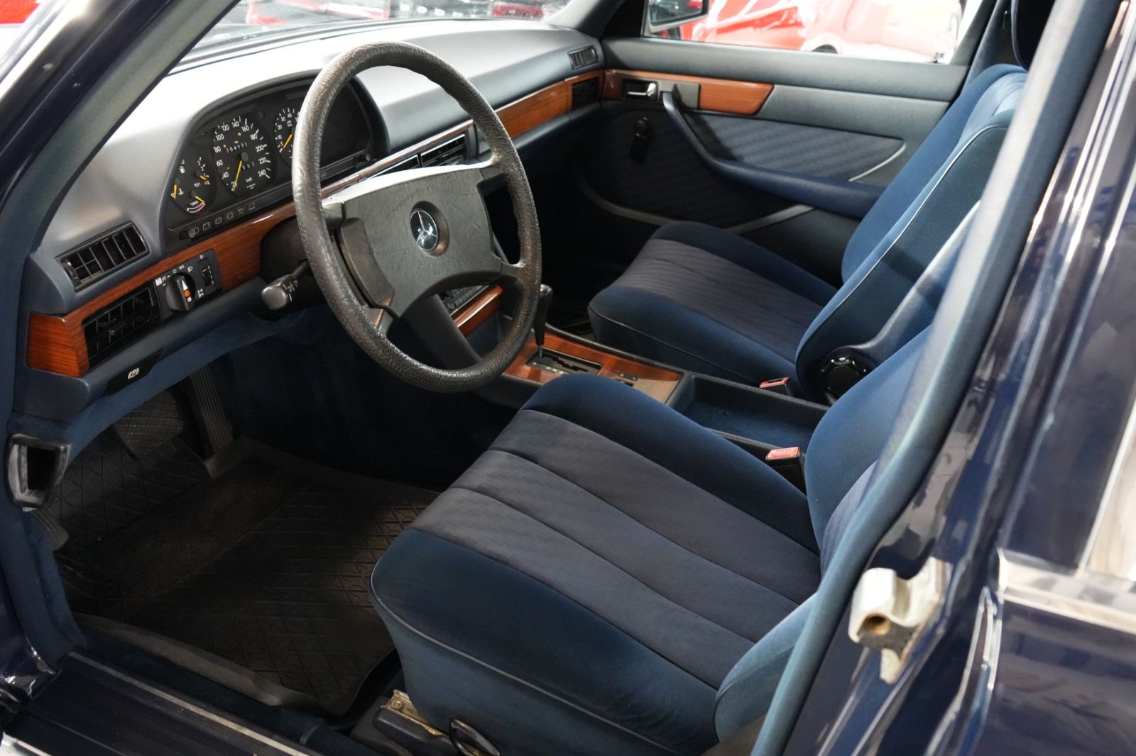 Mercedes-Benz 260 – Bild 7