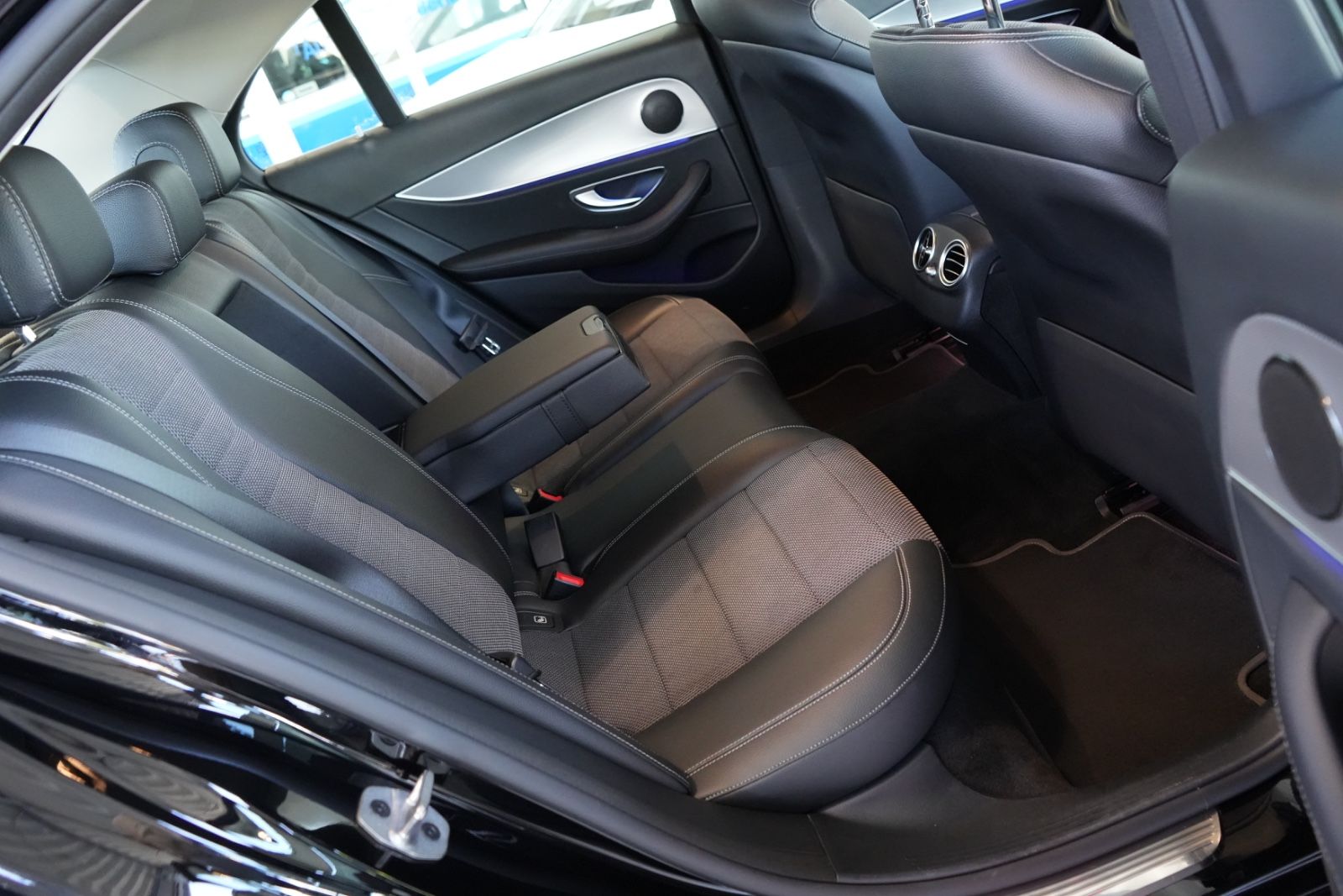 Mercedes-Benz E 300 – Bild 10