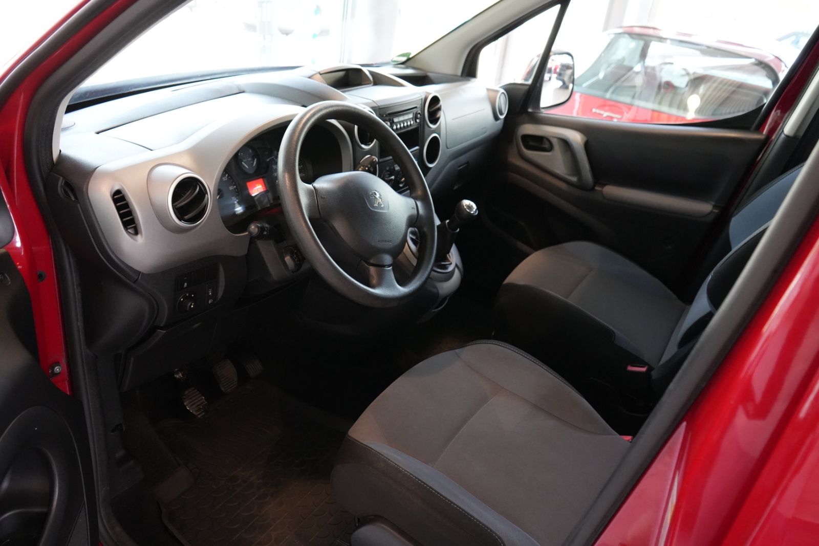 Peugeot Partner – Bild 6