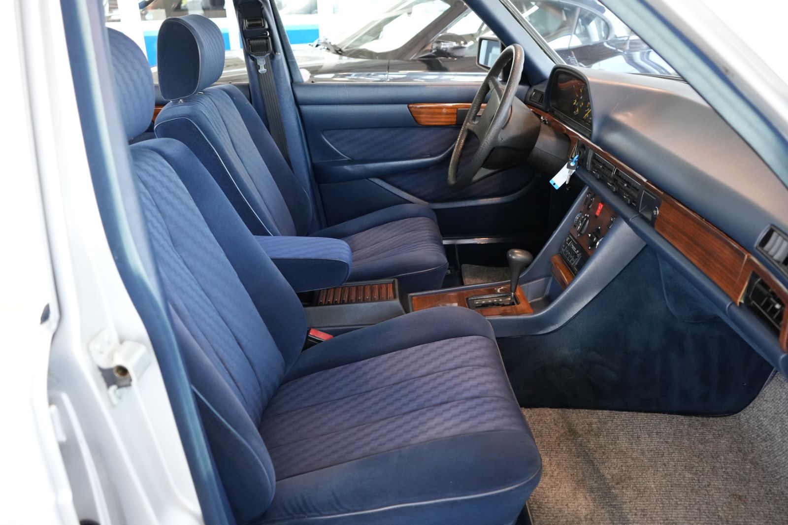 Mercedes-Benz 280 – Bild 8
