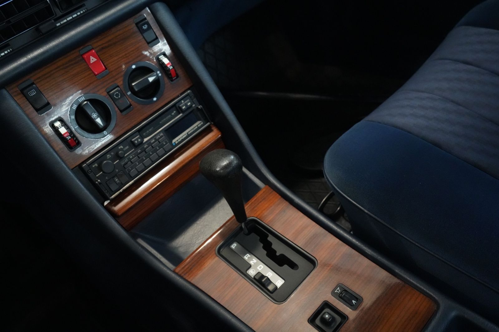 Mercedes-Benz 260 – Bild 12
