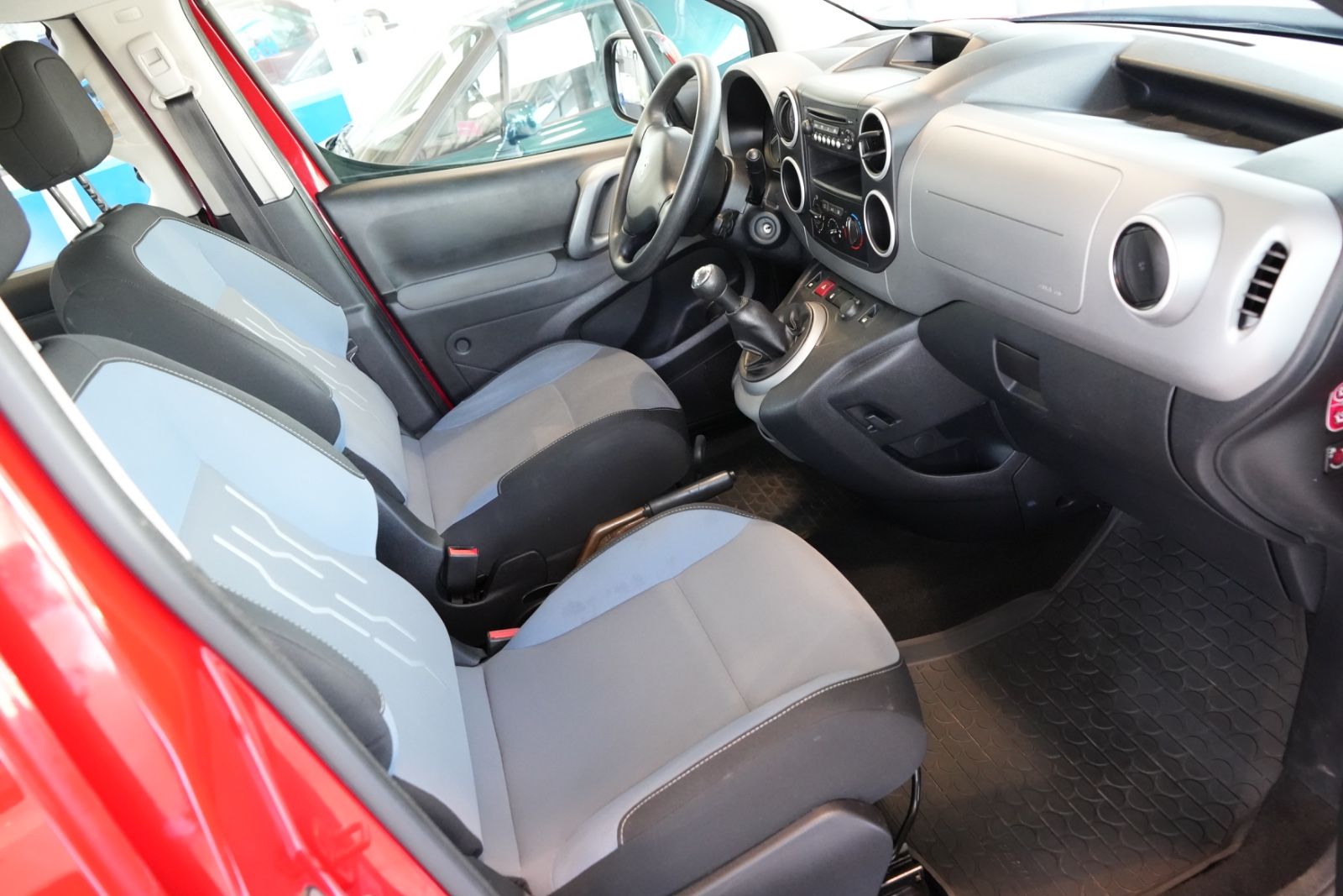 Peugeot Partner – Bild 8