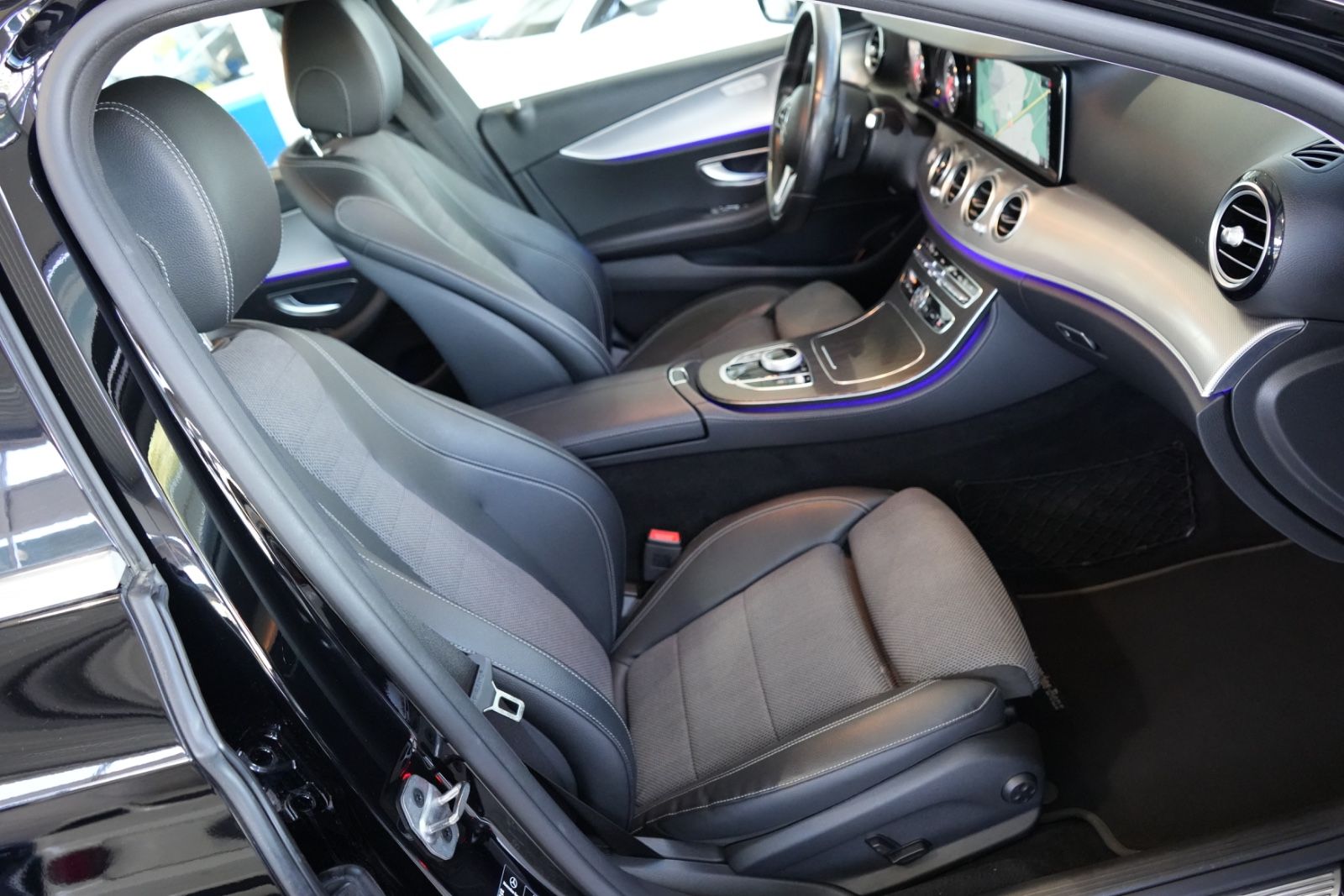 Mercedes-Benz E 300 – Bild 8